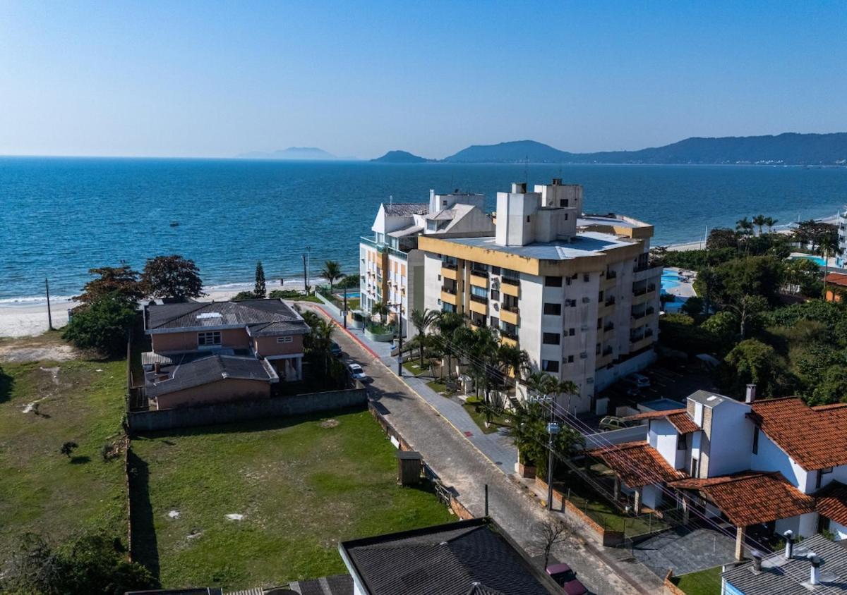 Apartamento C104 Pe Na Areia De 1 *
